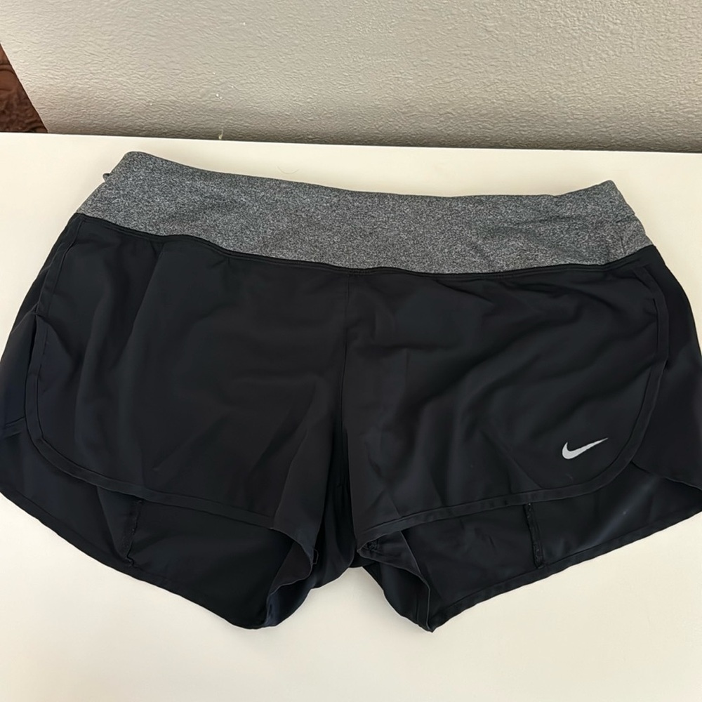 NIKE dri-fit running shorts w/lining